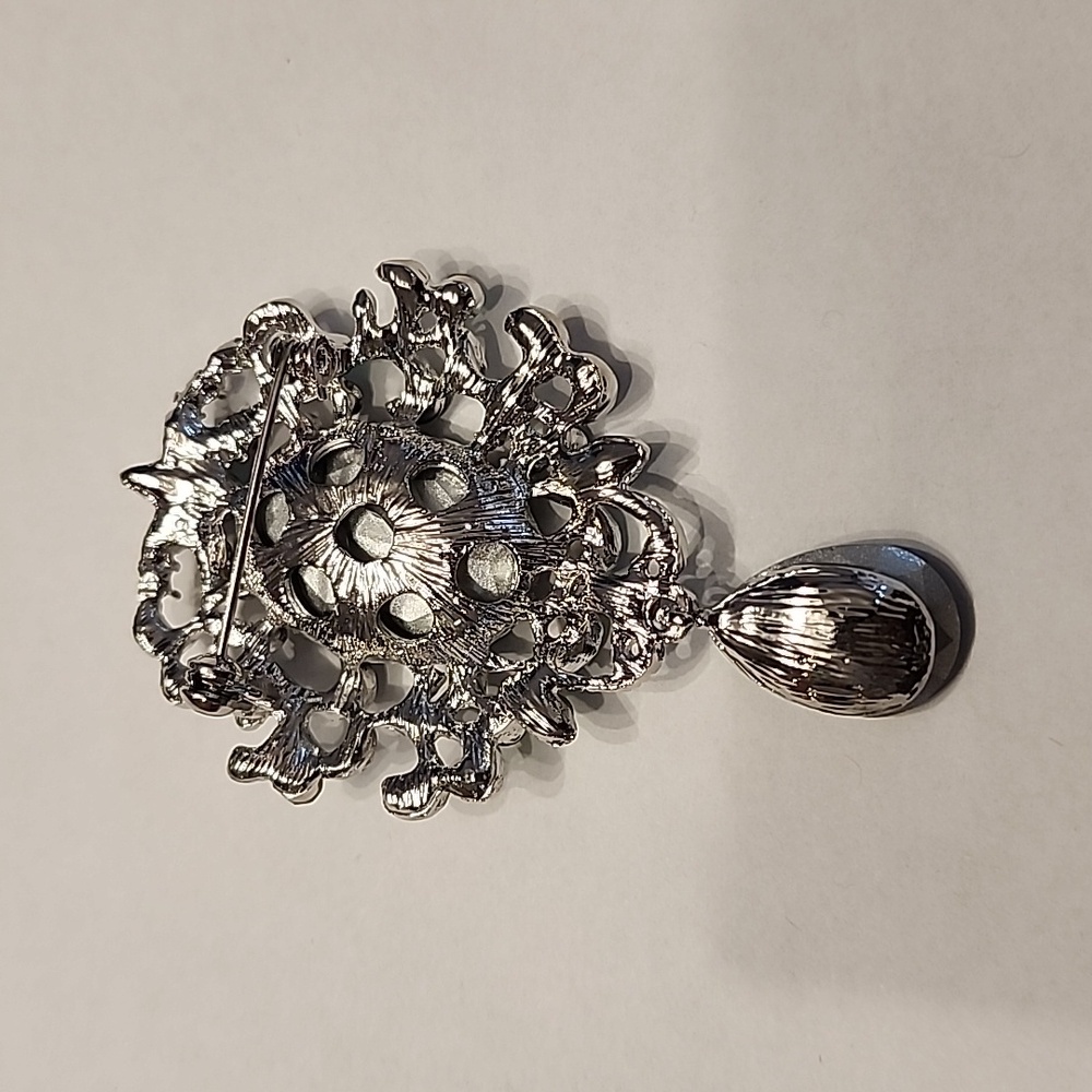 Brooch - Picture 2 of 2